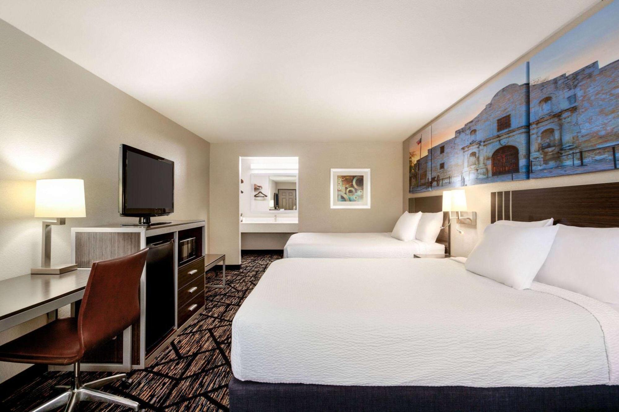 Days Inn By Wyndham San Antonio Near Fiesta Park Eksteriør bilde