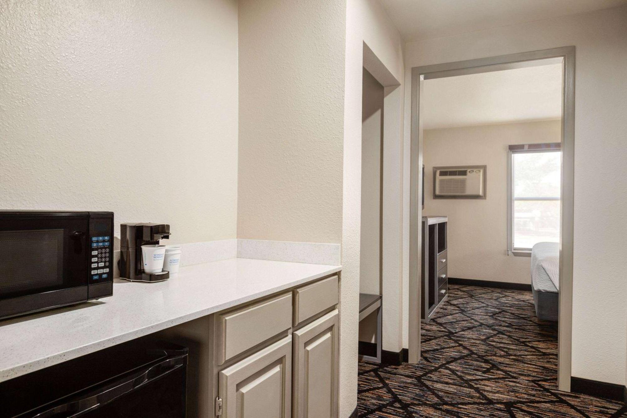 Days Inn By Wyndham San Antonio Near Fiesta Park Eksteriør bilde