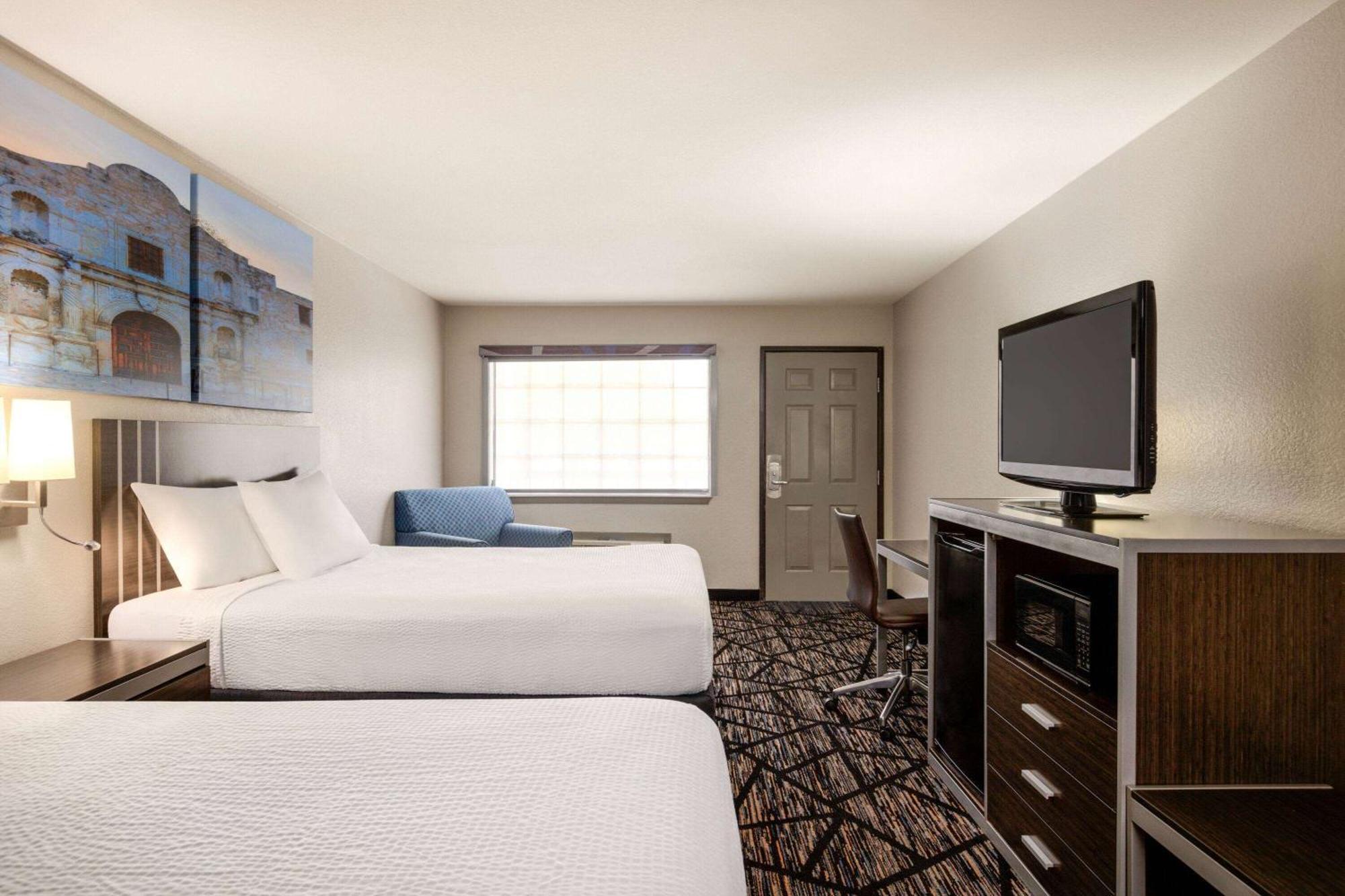 Days Inn By Wyndham San Antonio Near Fiesta Park Eksteriør bilde
